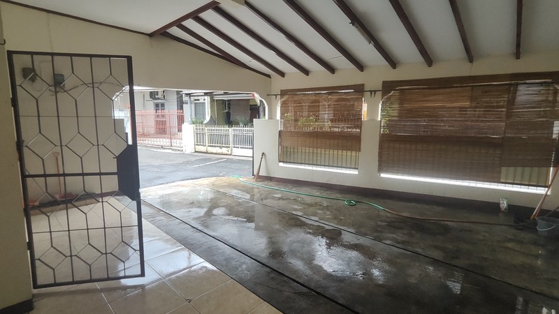 Disewakan Cepat Rumah Siap Huni dan Ngantor di Tebet Barat - Lokasi Strategis, dekat TOL dan Stasiun