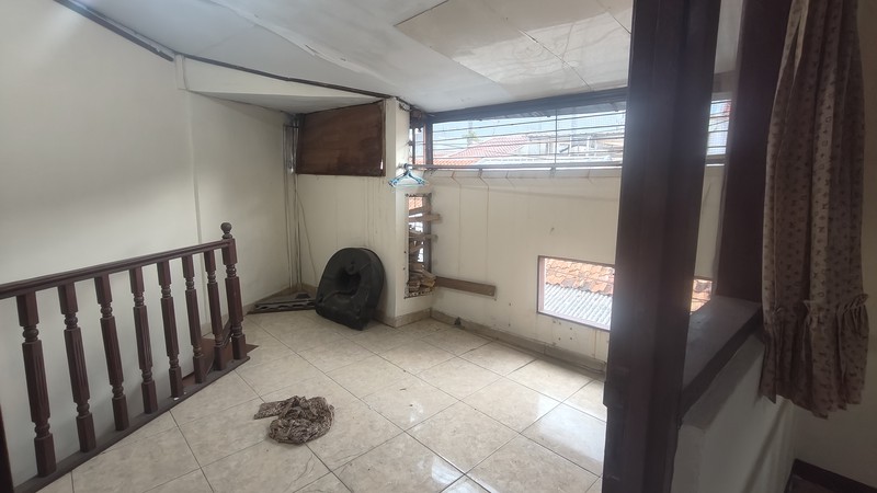 Disewakan Cepat Rumah Siap Huni dan Ngantor di Tebet Barat - Lokasi Strategis, dekat TOL dan Stasiun