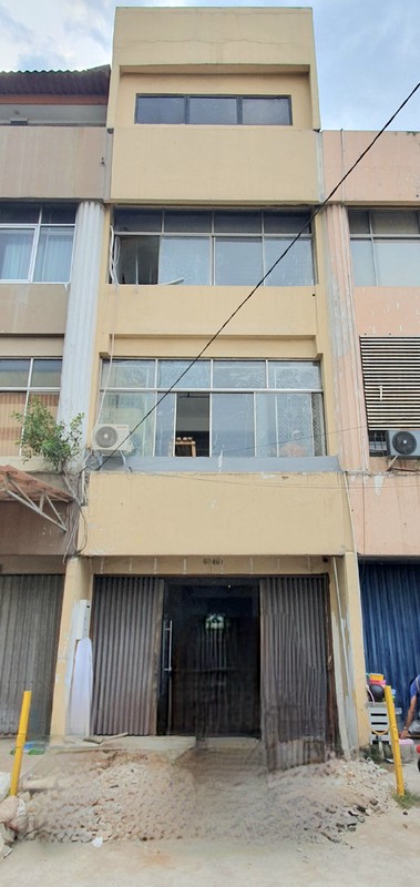 Disewakan Ruko Let Jen Suprapto, Galur, Johar Baru. Dalam kompleks - tidak hadap jalan raya. Baru selesai renovasi Des 2025