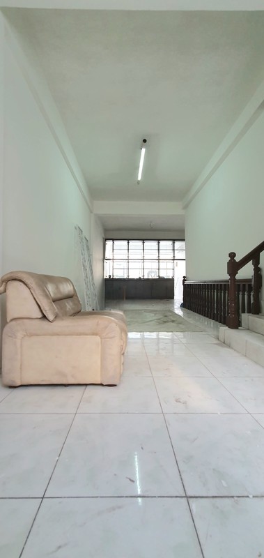 Disewakan Ruko Let Jen Suprapto, Galur, Johar Baru. Dalam kompleks - tidak hadap jalan raya. Baru selesai renovasi Des 2025