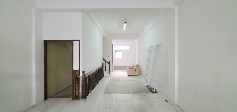 Disewakan Ruko Let Jen Suprapto, Galur, Johar Baru. Dalam kompleks - tidak hadap jalan raya. Baru selesai renovasi Des 2025