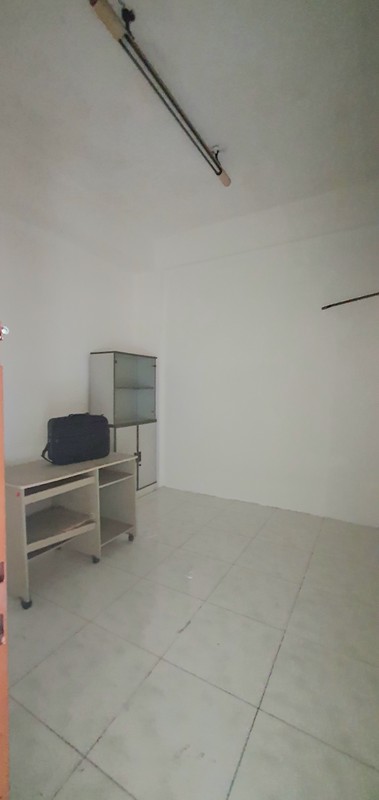 Disewakan Ruko Let Jen Suprapto, Galur, Johar Baru. Dalam kompleks - tidak hadap jalan raya. Baru selesai renovasi Des 2025