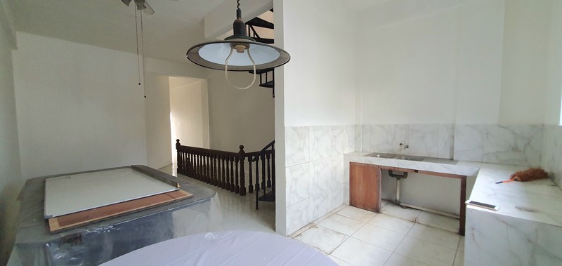 Disewakan Ruko Let Jen Suprapto, Galur, Johar Baru. Dalam kompleks - tidak hadap jalan raya. Baru selesai renovasi Des 2025