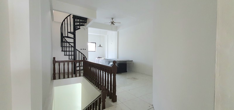 Disewakan Ruko Let Jen Suprapto, Galur, Johar Baru. Dalam kompleks - tidak hadap jalan raya. Baru selesai renovasi Des 2025