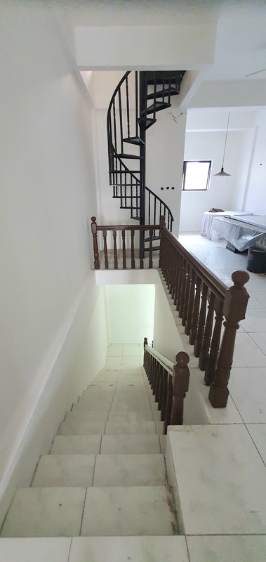 Disewakan Ruko Let Jen Suprapto, Galur, Johar Baru. Dalam kompleks - tidak hadap jalan raya. Baru selesai renovasi Des 2025