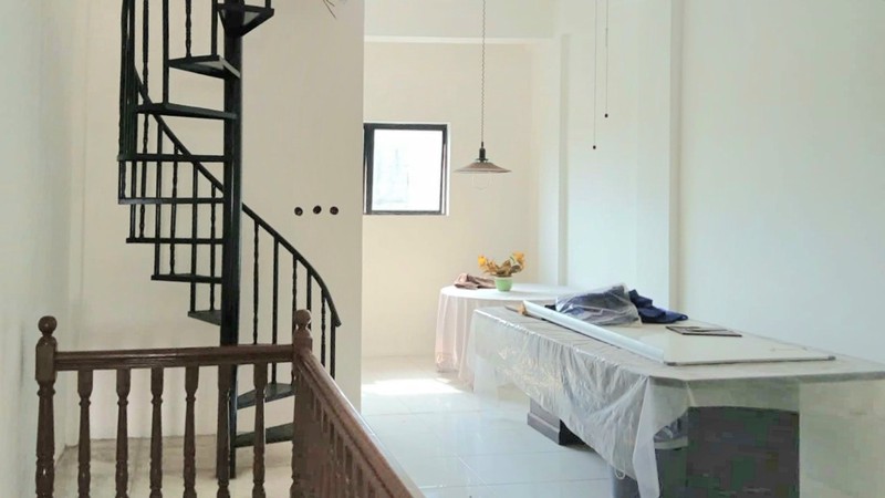 Disewakan Ruko Let Jen Suprapto, Galur, Johar Baru. Dalam kompleks - tidak hadap jalan raya. Baru selesai renovasi Des 2025