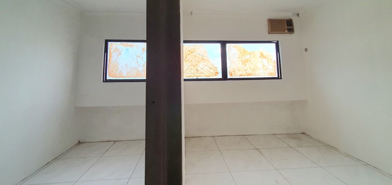 Disewakan Ruko Let Jen Suprapto, Galur, Johar Baru. Dalam kompleks - tidak hadap jalan raya. Baru selesai renovasi Des 2025