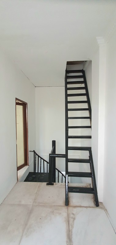 Disewakan Ruko Let Jen Suprapto, Galur, Johar Baru. Dalam kompleks - tidak hadap jalan raya. Baru selesai renovasi Des 2025