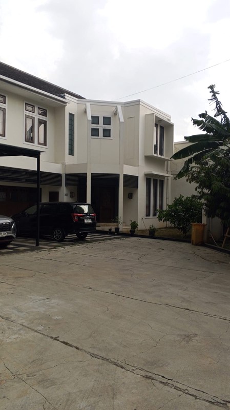 DI JUAL RUMAH CANTIK & TERAWAT SIAP HUNI DI CONDET