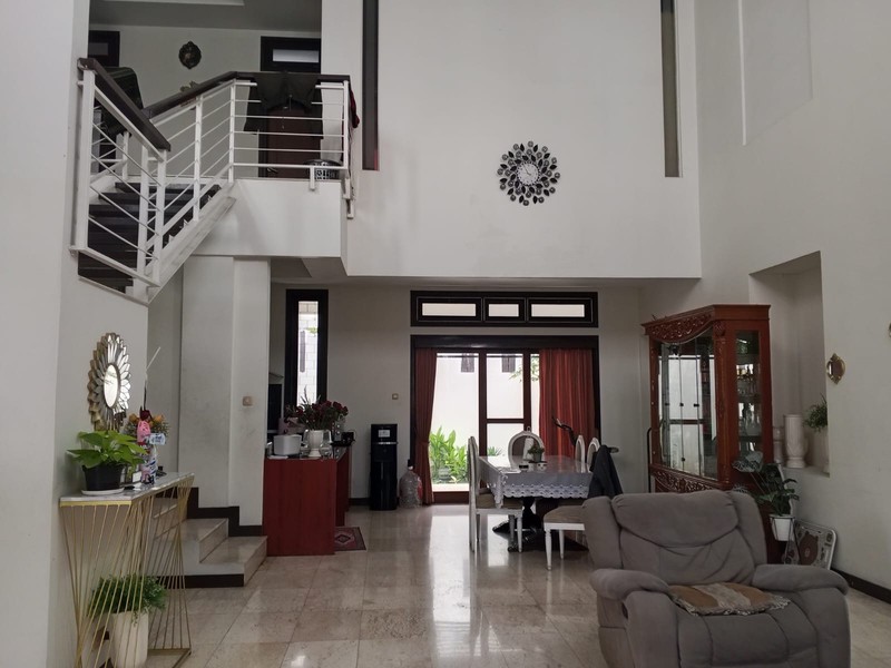 DI JUAL RUMAH CANTIK & TERAWAT SIAP HUNI DI CONDET