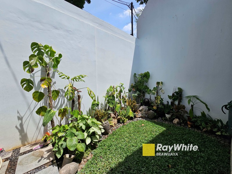 Rumah di Fatmawati, Cilandak, Jakarta Selatan, Sudah Renovasi, Siap Huni, 3 menit ke MRT Cipete Raya