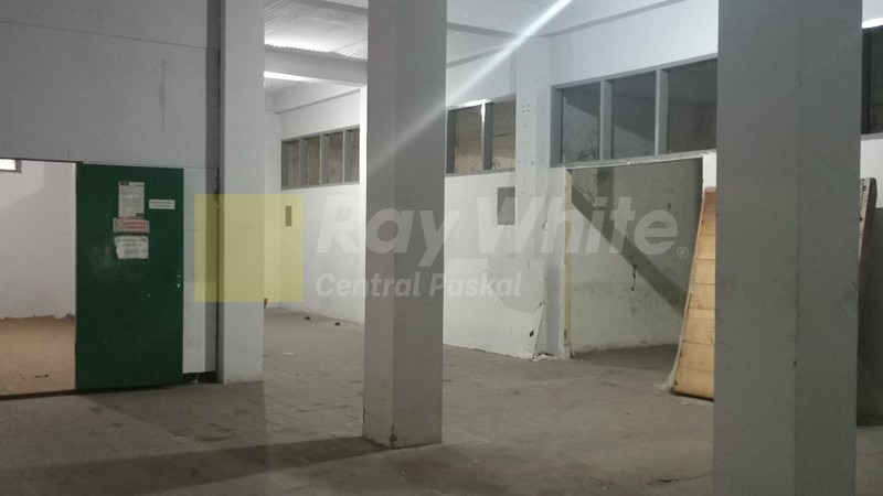 Kantor dan Gudang di Mainroad Ciateul Bandung