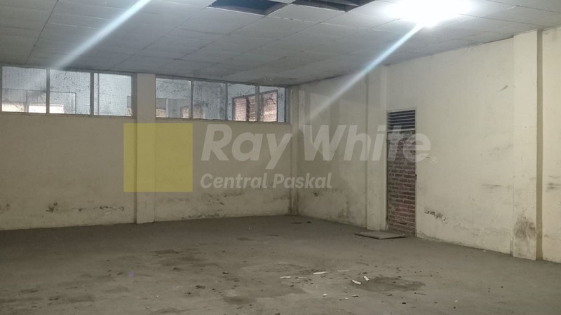 Kantor dan Gudang di Mainroad Ciateul Bandung