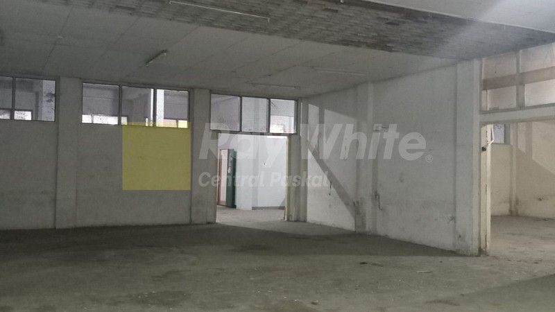 Kantor dan Gudang di Mainroad Ciateul Bandung