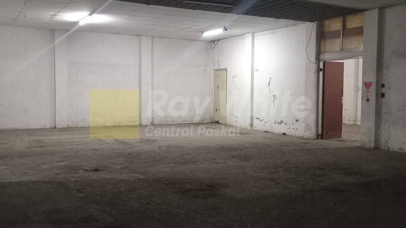 Kantor dan Gudang di Mainroad Ciateul Bandung