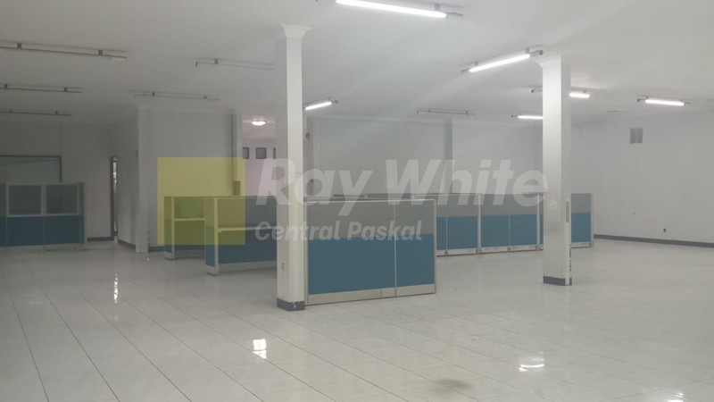 Kantor dan Gudang di Mainroad Ciateul Bandung