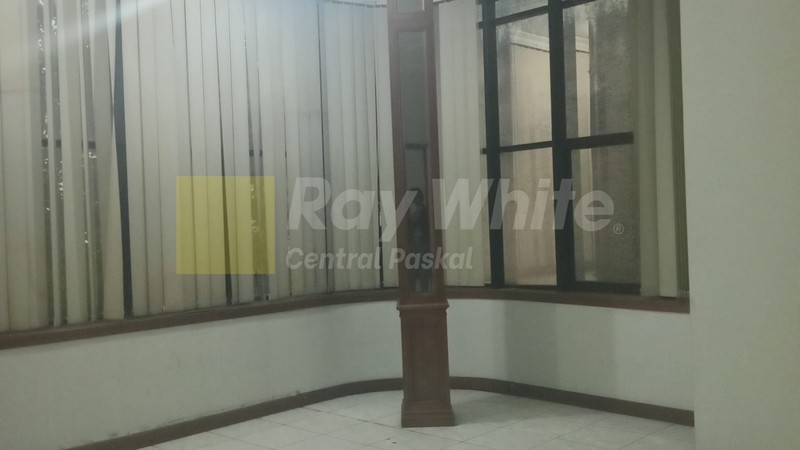 Kantor dan Gudang di Mainroad Ciateul Bandung