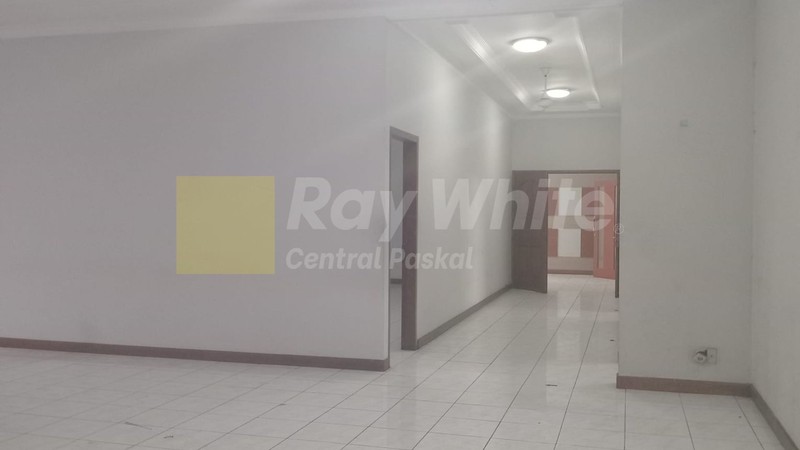 Kantor dan Gudang di Mainroad Ciateul Bandung