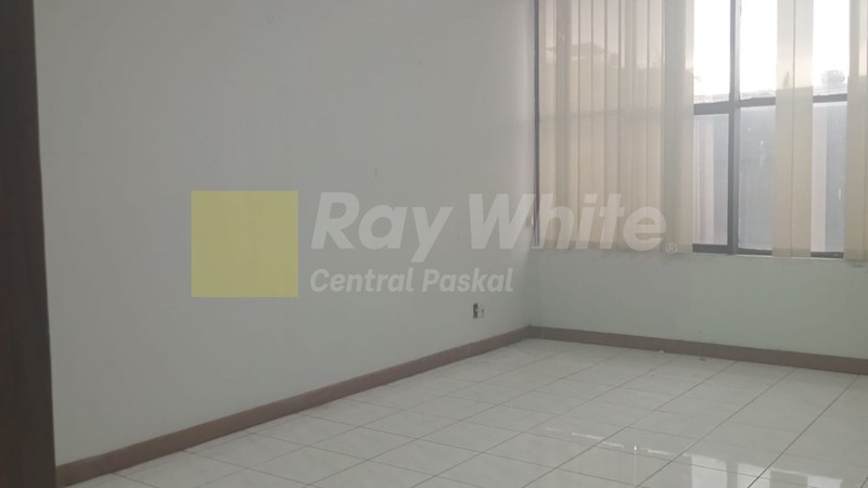 Kantor dan Gudang di Mainroad Ciateul Bandung