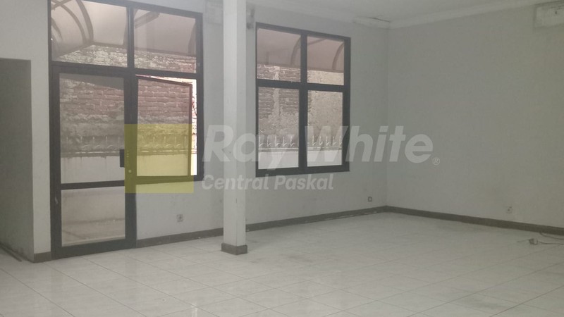 Kantor dan Gudang di Mainroad Ciateul Bandung