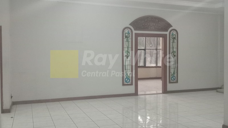 Kantor dan Gudang di Mainroad Ciateul Bandung