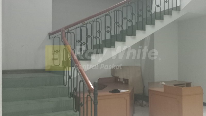 Kantor dan Gudang di Mainroad Ciateul Bandung
