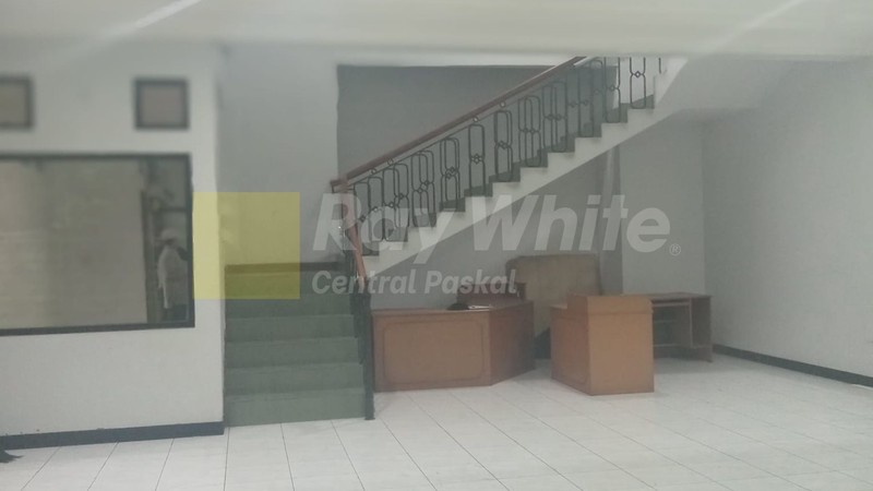 Kantor dan Gudang di Mainroad Ciateul Bandung
