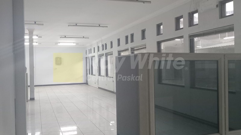 Kantor dan Gudang di Mainroad Ciateul Bandung