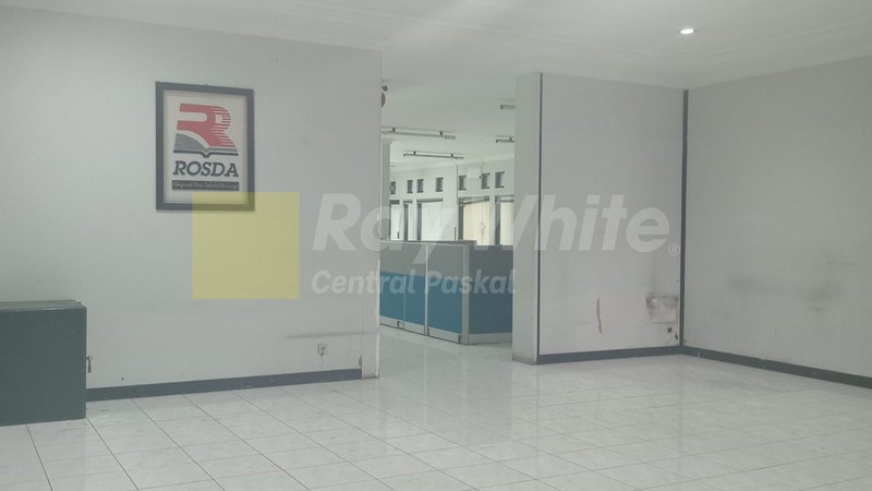 Kantor dan Gudang di Mainroad Ciateul Bandung