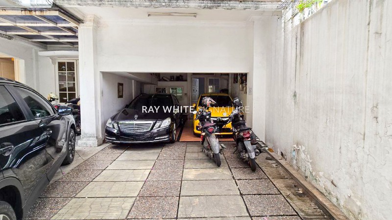 Dijual Rumah Lama di Jl Pasuruan Menteng 