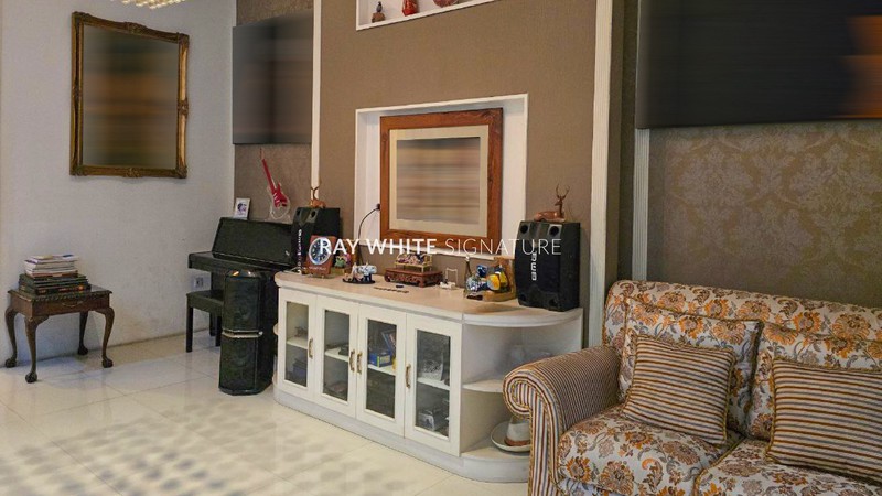 Dijual Rumah Lama di Jl Pasuruan Menteng 