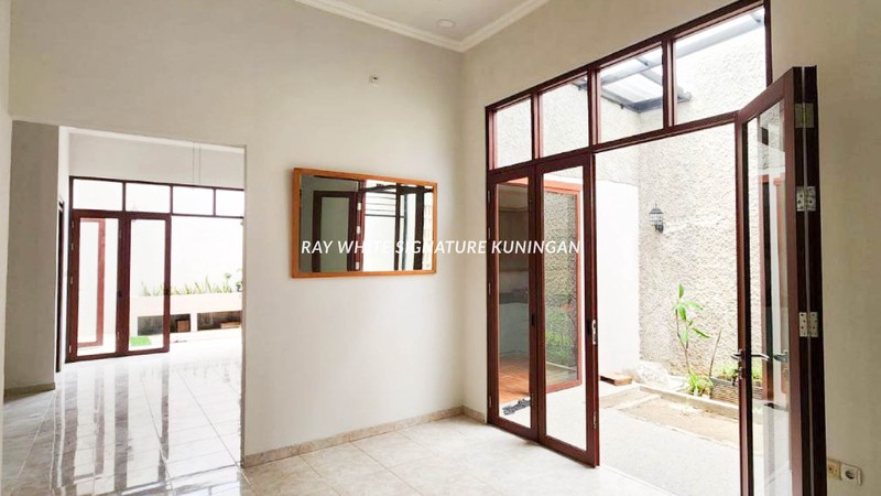 Rumah Bangunan Baru 1 Lantai di Jl Muhiyin Tanjung Barat 