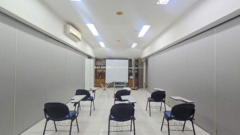 Dijual Gedung Kantor 4,5 Lantai Lokasi Bagus Cocok Untuk Investasi di Menteng