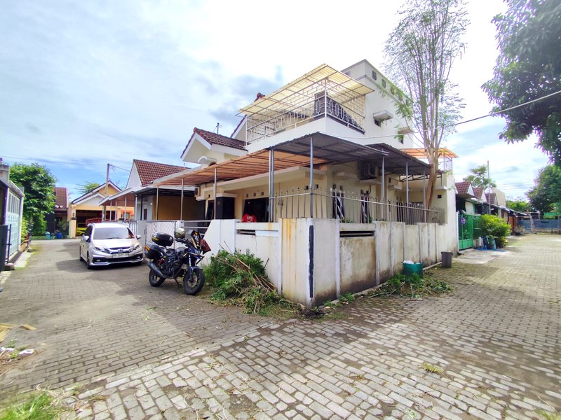 Rumah 2 Lantai Semi Furnished Siap Huni di Perum Griya Ambarketawang, Gamping - Dekat Stasiun Patukan
