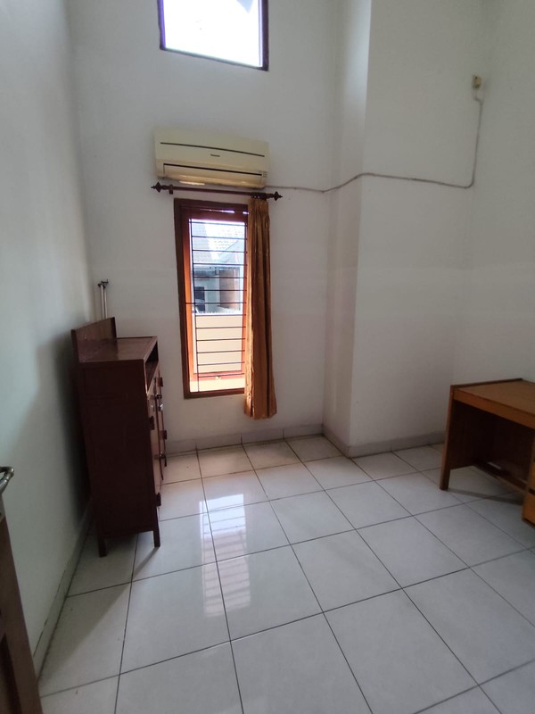 Rumah 2 Lantai Semi Furnished Siap Huni di Perum Griya Ambarketawang, Gamping - Dekat Stasiun Patukan