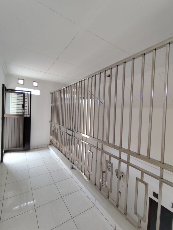 Rumah 2 Lantai Semi Furnished Siap Huni di Perum Griya Ambarketawang, Gamping - Dekat Stasiun Patukan