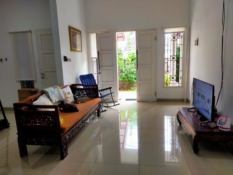 Rumah 2 Lantai, Rapih Siap huni di Bintaro- Pesanggrahan