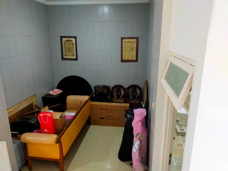 Rumah 2 Lantai, Rapih Siap huni di Bintaro- Pesanggrahan