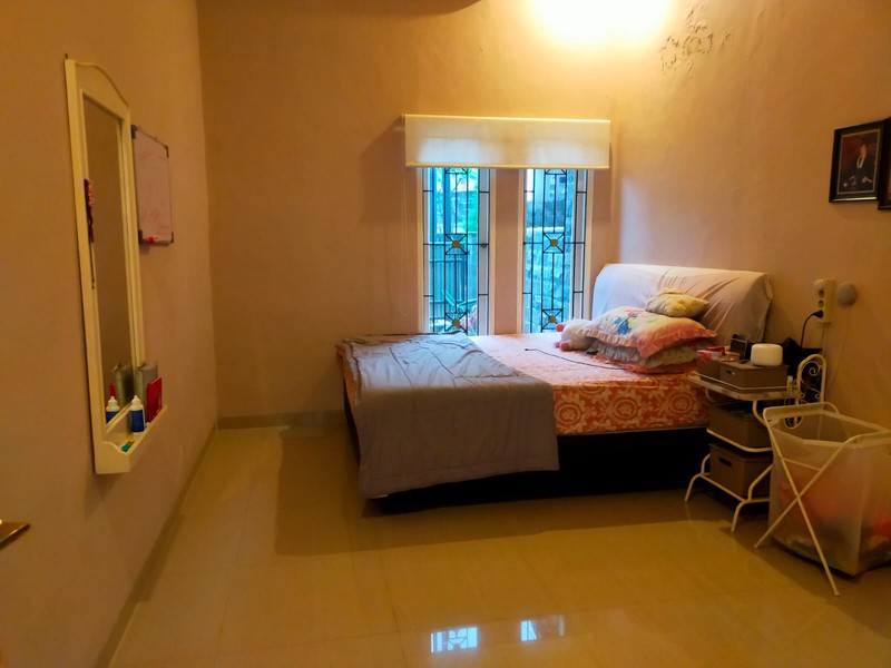 Rumah 2 Lantai, Rapih Siap huni di Bintaro- Pesanggrahan