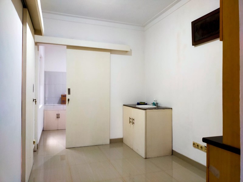 Rumah 2 Lantai, Rapih Siap huni di Bintaro- Pesanggrahan