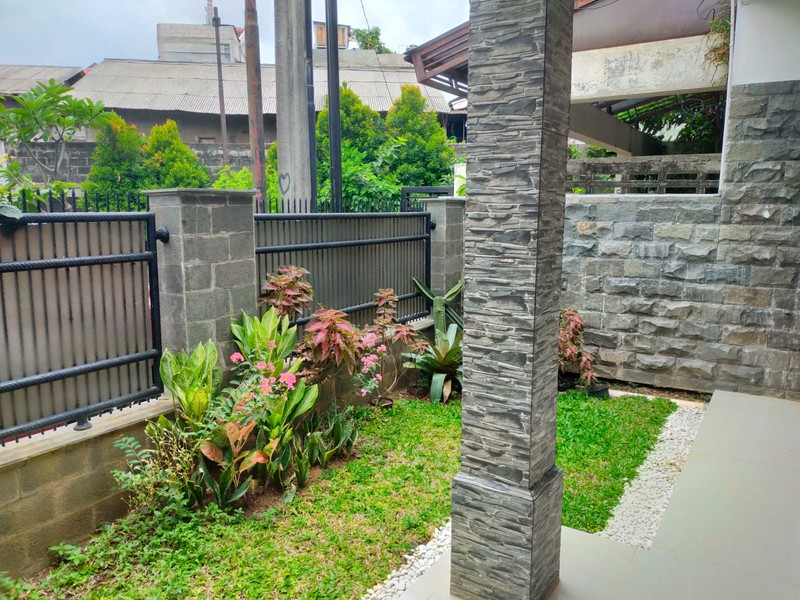 Rumah 2 Lantai, Rapih Siap huni di Bintaro- Pesanggrahan