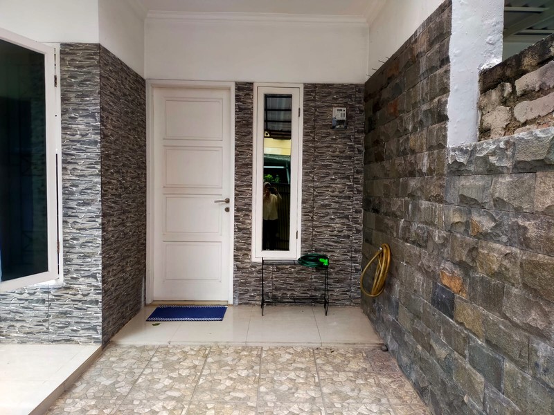 Rumah 2 Lantai, Rapih Siap huni di Bintaro- Pesanggrahan