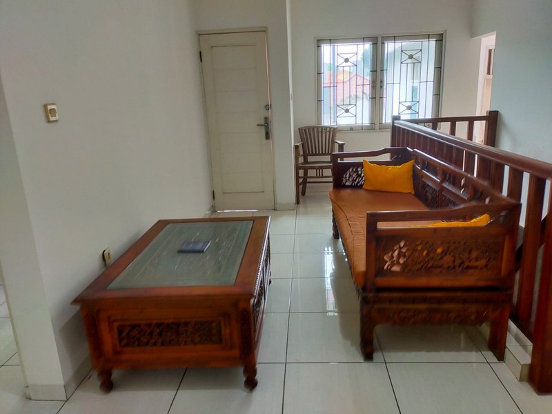 Rumah 2 Lantai, Rapih Siap huni di Bintaro- Pesanggrahan