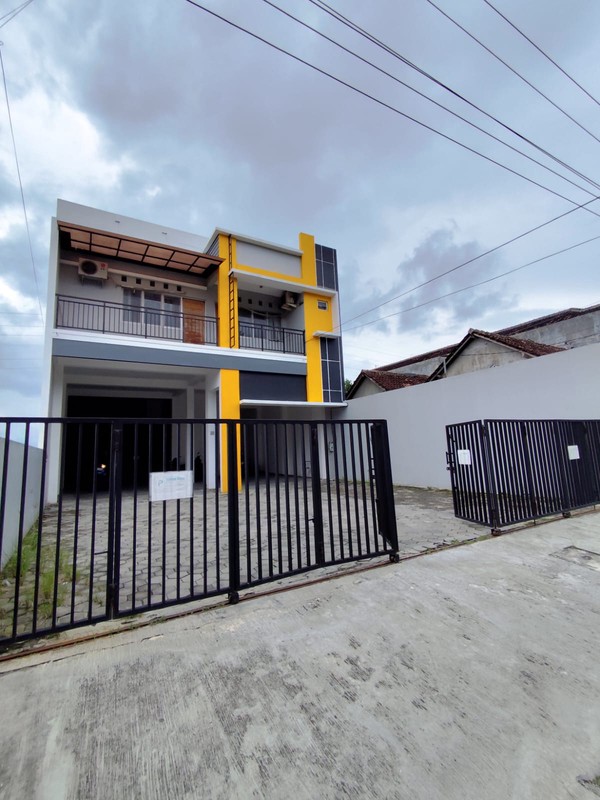 Disewakan Ruko 2 Lantai 788 Meter Persegi di Dekat STPN Gamping, Sleman