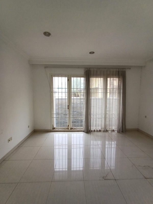 Rumah 2 Lantai, Lokasi strategis di Ciledug