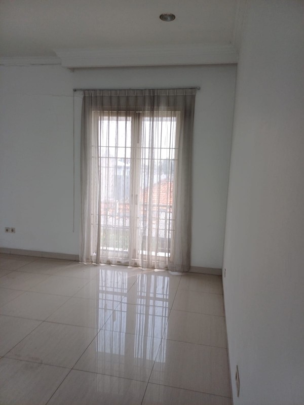 Rumah 2 Lantai, Lokasi strategis di Ciledug