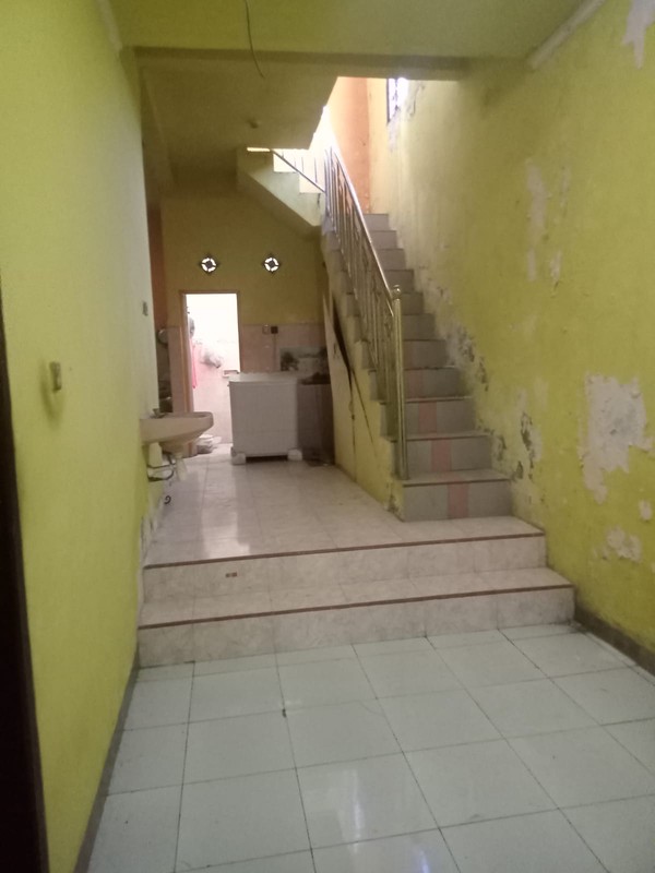 Rumah 2 Lantai Modern di Medayu Utara - Cocok untuk Keluarga Besar