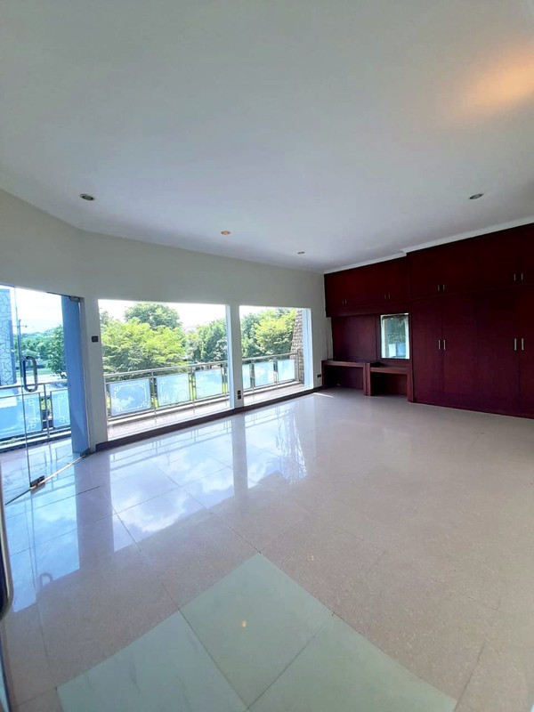 DIJUAL CEPAT RUMAH HOOK PINUS ASRI LAKARSANTRI WIYUNG SURABAYA BARAT