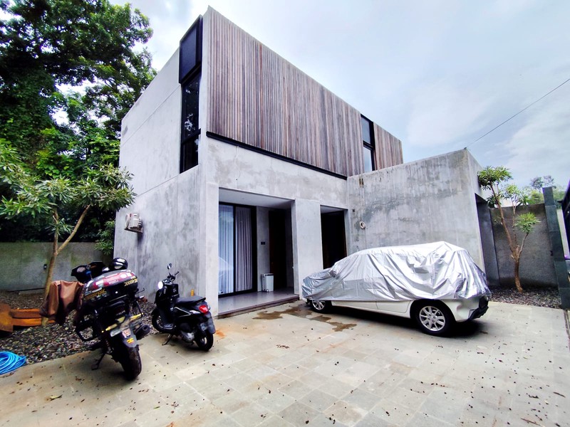 Rumah Modern Industrial 2 Lantai di Wedomartani, Ngemplak - Sleman