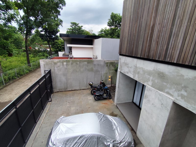 Rumah Modern Industrial 2 Lantai di Wedomartani, Ngemplak - Sleman